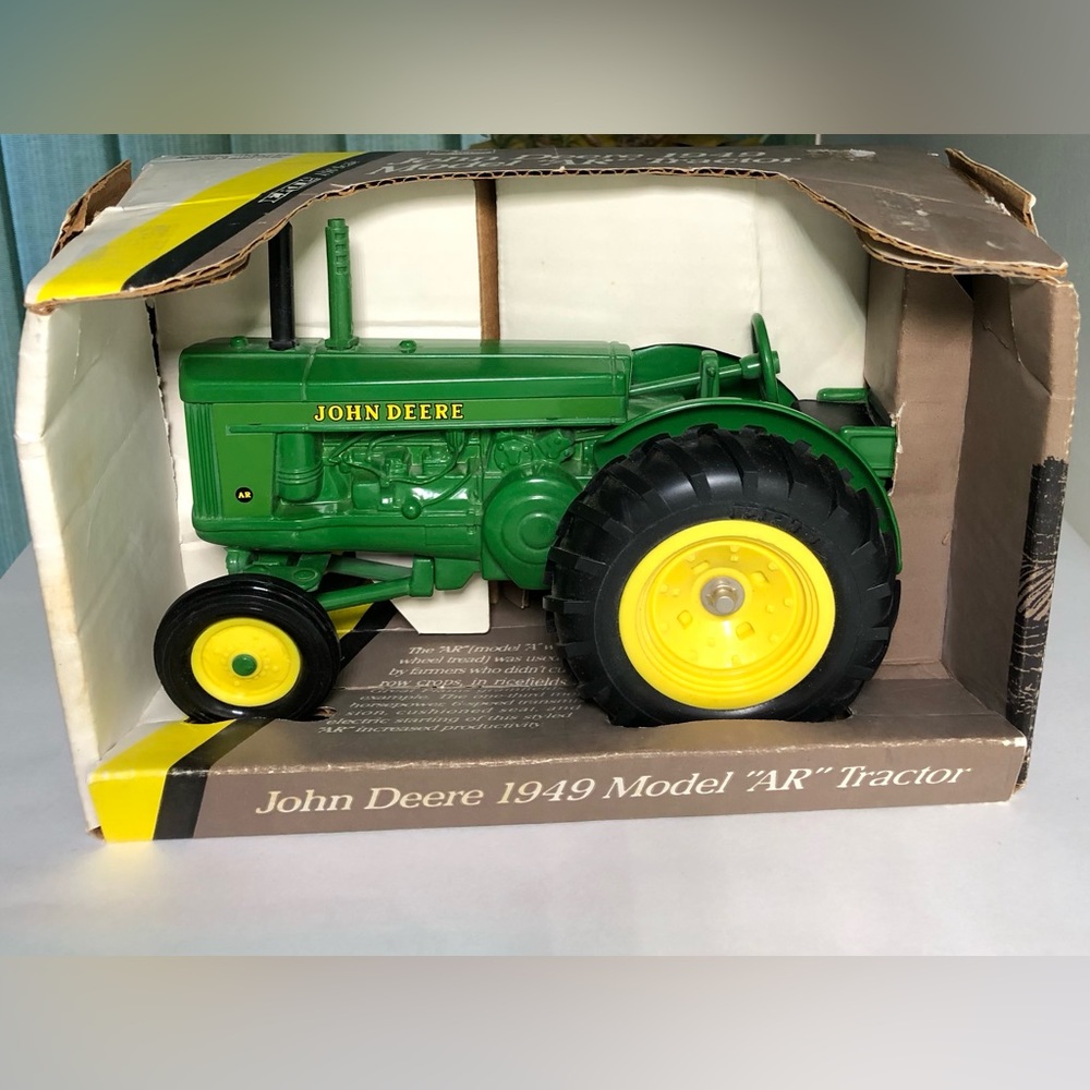 Vintage John Deere Diecast Tractor 1:16 Scale